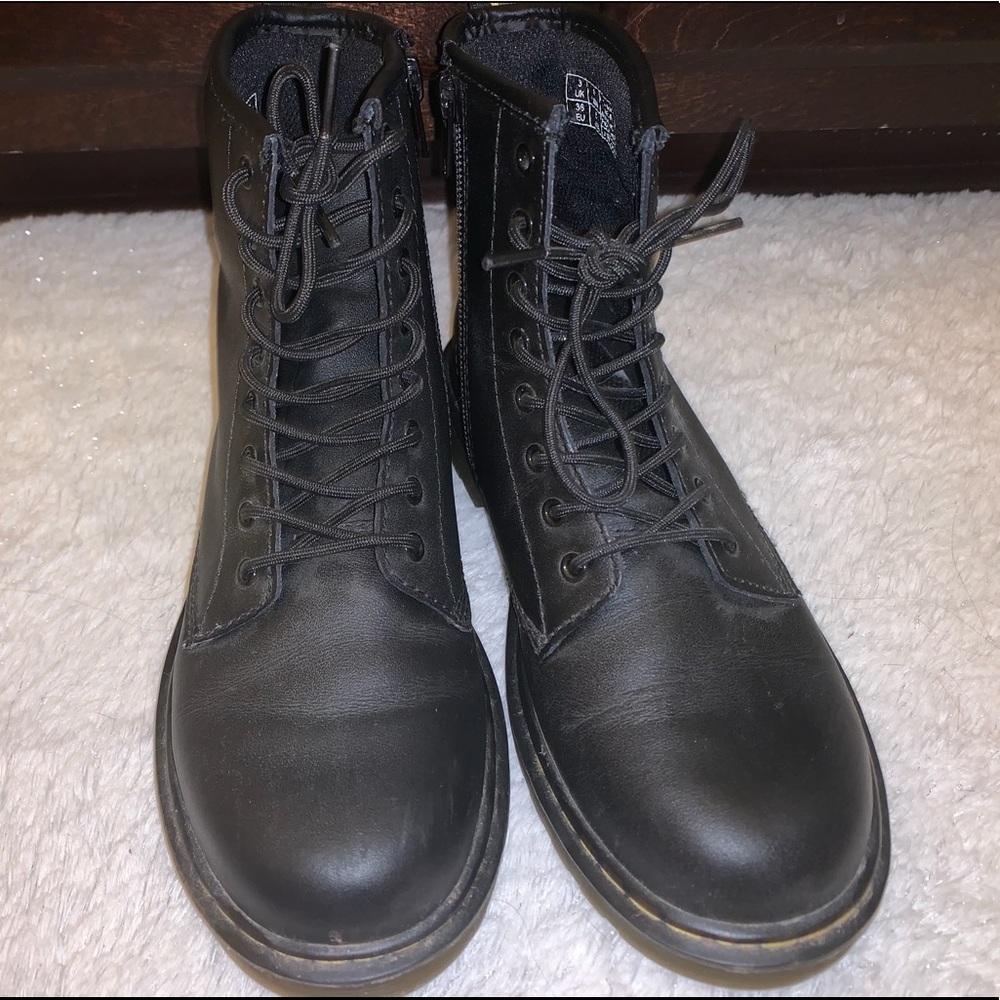 Dr.Marten Delaney Big Kid black boots